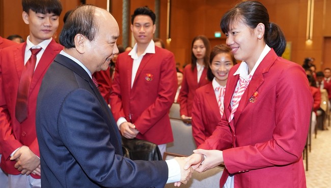 Thủ tướng: ‘Đừng để các VĐV sau khi giải nghệ phải đi bán bánh mì’