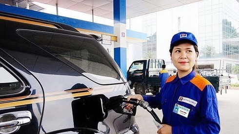 Giá xăng RON 95 giảm 253 đồng/lít, xuống mức thấp nhất 1 năm