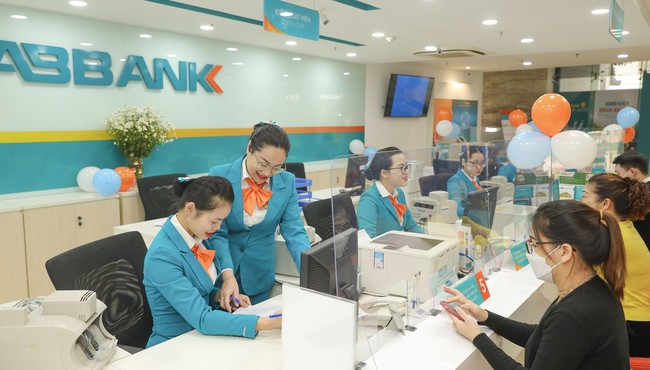 ABBank báo lãi 'bốc hơi' 10% sau soát xét, nợ xấu đáng ngại