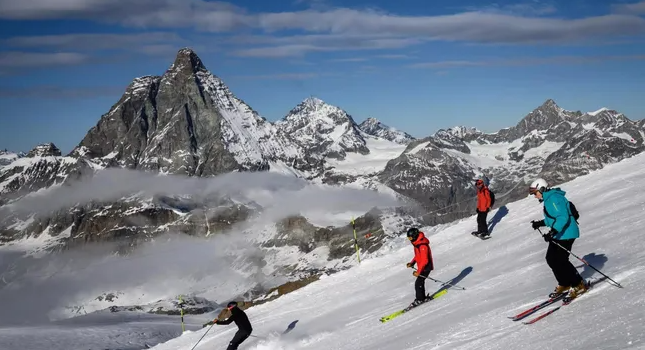 Video: Băng trên dãy Alps tan nhanh làm thay đổi cả đường biên giới