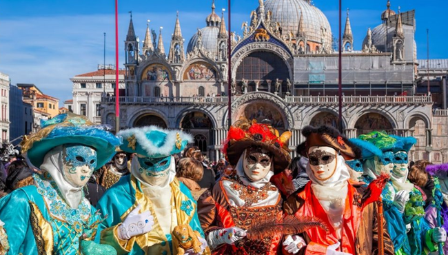 Những chiếc mặt nạ bí ẩn ở Venice thu hút du khách