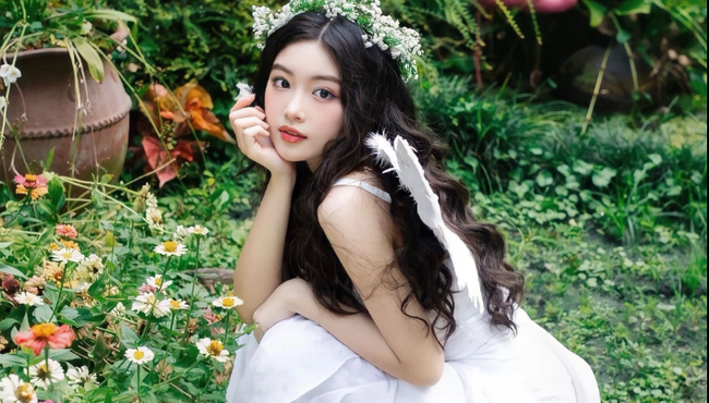 Nét đẹp trong sáng của thiếu nữ Lọ Lem - con gái MC Quyền Linh  