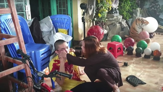 Vụ giang hồ quậy tịnh thất Bồng Lai: Đầu mối Huyền Trân quan hệ cô gái 21 tuổi thế nào?