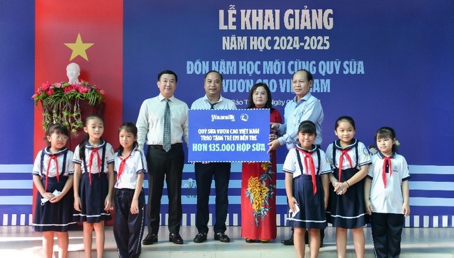 VINAMILK tặng gần 200.000 hộp sữa cho trẻ em nhân ngày tựu trường