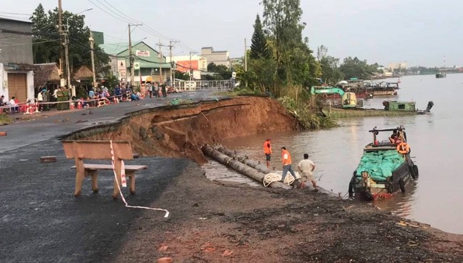 85m đường quốc lộ 91 đổ sập xuống sông Hậu