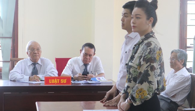 Chồng cũ Nhật Kim Anh yêu cầu thay đổi chủ tọa lần 2