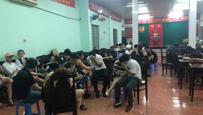 Hàng trăm thanh thiếu niên thác loạn, chơi ma túy trong bar ở Bình Dương