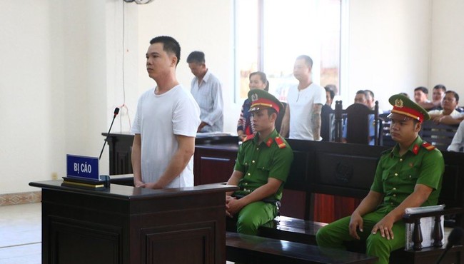 Nói chuyện thân mật với trai lạ, vợ bị chồng sát hại bằng 39 nhát dao
