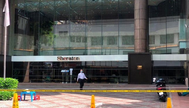 Đầu bếp khách sạn 5 sao Sheraton nghi mắc COVID-19