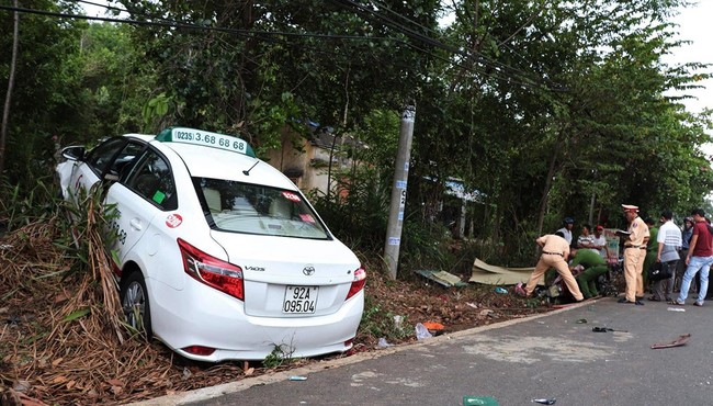 Tai nạn kinh hoàng: Taxi Vinasun tông chết 2 bà cháu 