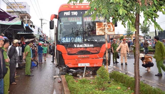 Xe khách ủi vào chợ 4 người tử vong: Nỗi đau tang thương nơi xóm chợ