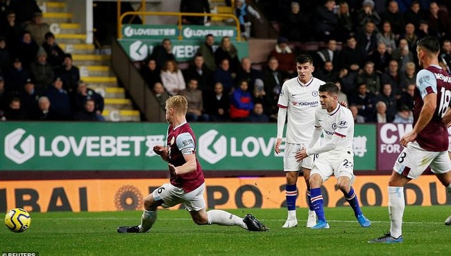 Pulisic lập hat-trick, Chelsea đè bẹp Burnley nhưng vẫn bị thủng lưới 2 bàn