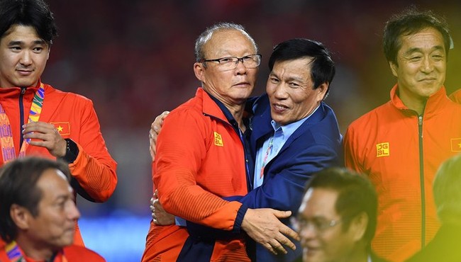 U22 Việt Nam giành HCV SEA Games: Tỷ phú Vietjet tặng 1 năm bay khắp châu Á, Shark Liên tặng chuyến du lịch Nam Phi