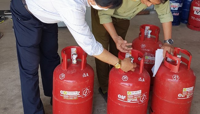 2 cơ sở kinh doanh gas có dấu hiệu giả mạo nhãn hiệu hàng hóa