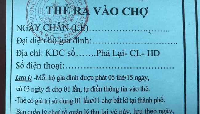 COVID-19: Người dân TP Chí Linh được phát thẻ 3 ngày đi chợ 1 lần 