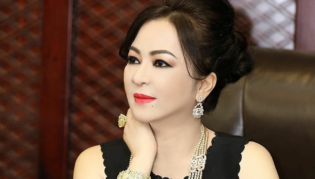 Diễn biến mới nhất vụ ca sĩ Vy Oanh tố cá đại gia Nguyễn Phương Hằng