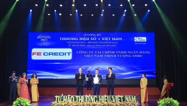 FE CREDIT NHẬN GIẢI THƯỞNG THƯƠNG HIỆU SỐ 1 VIỆT NAM 2022