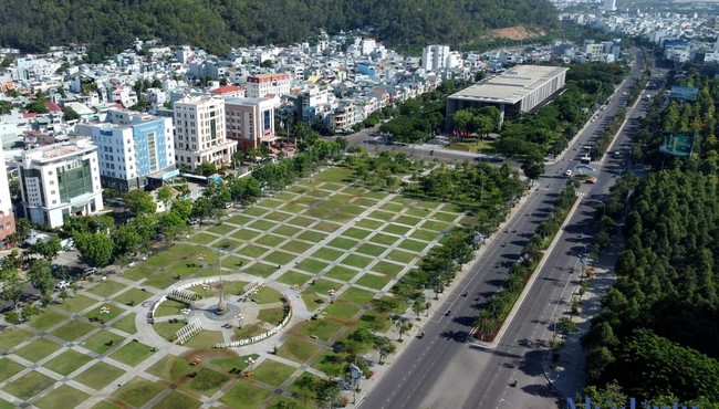 Năng lực Công ty Hùng Phát thế nào mà trúng gần 100 gói thầu tại Bình Định?