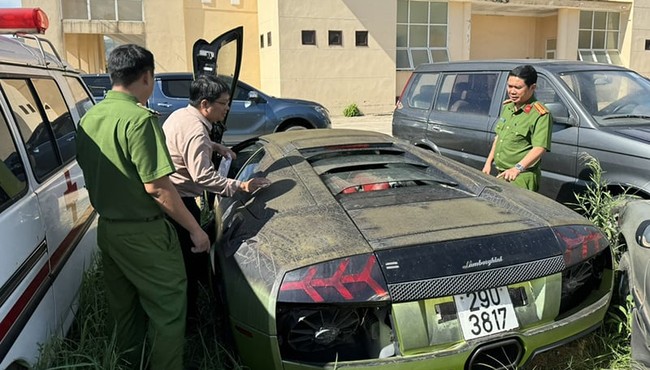 Quảng Bình tiêu hủy hai siêu xe Lamborghini Murcielago và Mercedes-Benz G63 AMG