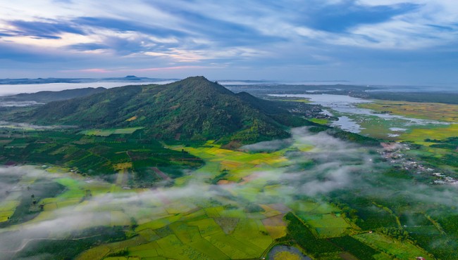 Mê đắm vẻ hoang sơ quyến rũ của núi lửa Chư Đăng Ya