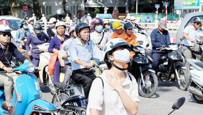 Dân lao động "vật lộn" chống nóng