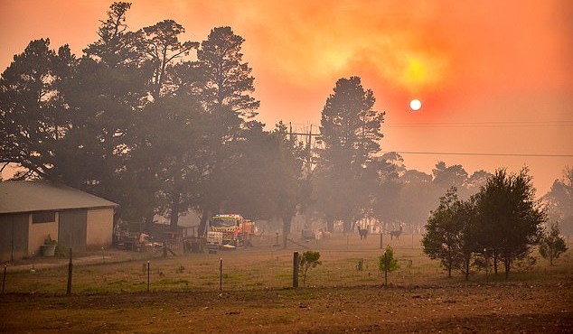 Hai thái cực giữa Australia và Anh, nơi nóng như lửa nơi tuyết trắng trời