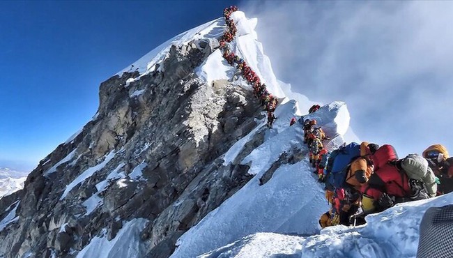 Đại dịch COVID-19 đe dọa 'nóc nhà thế giới' Everest 