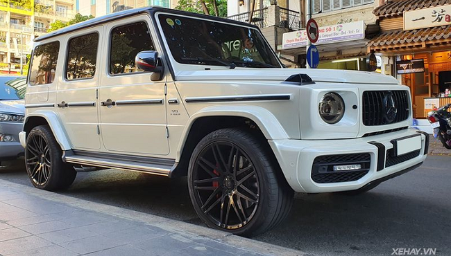 Ngắm Mercedes-AMG G63 mới hơn 10 tỷ trên phố Sài thành