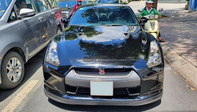 Ngắm 'quái xế' Nissan GT-R hàng hiếm trên phố Sài Thành