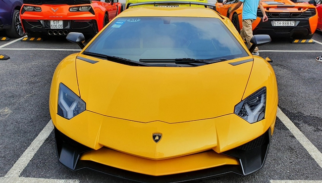 Lamborghini Aventador SV Coupe chỉ 600 chiếc giá hơn 30 tỷ tại Sài Gòn