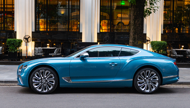 Bắt gặp Bentley Continental GT Mulliner hơn 21 tỷ lăn bánh ở Hà Nội