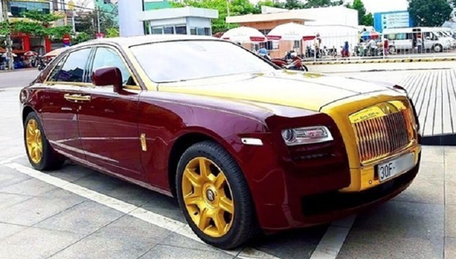 Siêu xe Rolls-Royce Ghost dát vàng giảm gần 1 tỷ đồng vẫn không ai mua