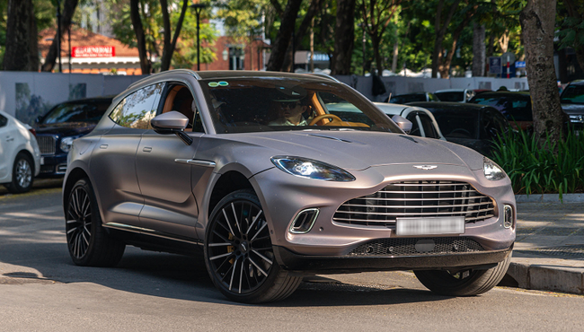 Siêu xe Aston Martin DBX hơn 16 tỷ được độ dàn chân DBX 707