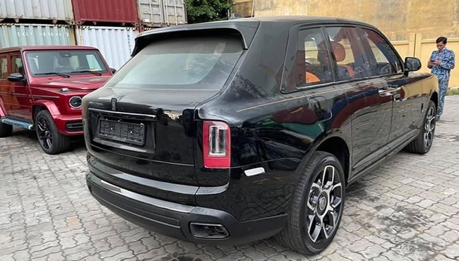 Rolls-Royce Cullinan hơn 40 tỷ bị bỏ quên tại cảng Hải Phòng