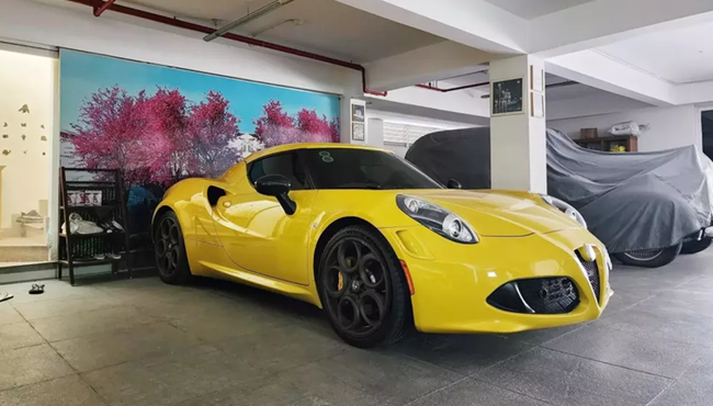 Alfa Romeo 4C Launch Edition hơn 4 tỷ trúng biển độc 12345