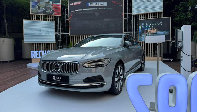 Volvo S90 Recharge Ultimate 2024 chính thức ra mắt ở Việt Nam 