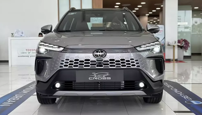 Đại lý bán 'bia kèm lạc' đối với Toyota Corolla Cross 2024  