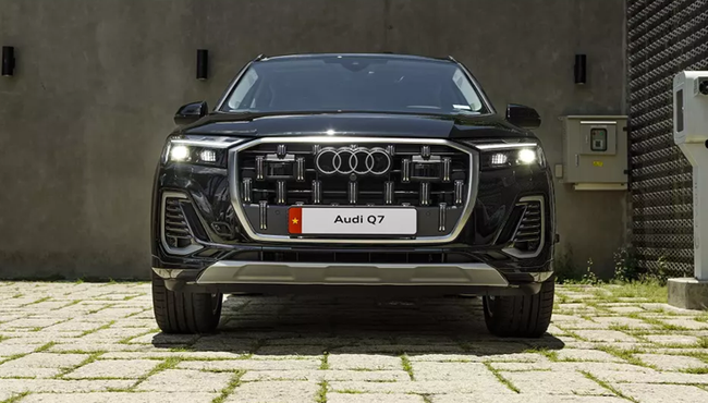 Những chiếc Audi Q7 2024 mới chính thức có mặt đại lý Việt Nam 