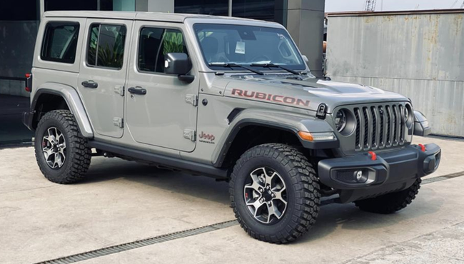 Đại lý đang... đại hạ giá xe Jeep Wrangler 