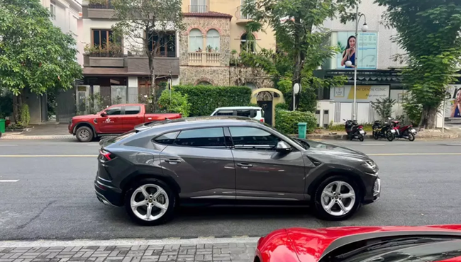 Siêu xe Lamborghini Urus chạy 1.345km giá hơn 10 tỷ 