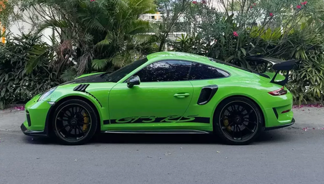 Đại gia Sài Gòn khoe Porsche 911 GT3 RS màu độc lạ