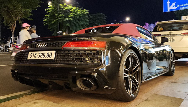 Cân cảnh Audi R8 V10 Spyder biển “tứ quý 8” đang tìm chủ nhân mới