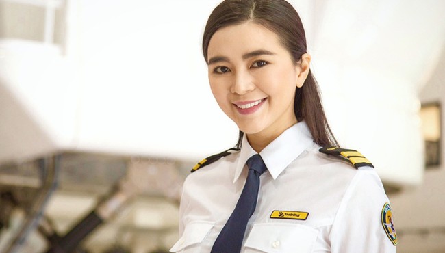 Phong cách thời trang sang chảnh của nữ phi công đẹp nhất Việt Nam