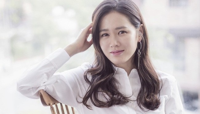 Nàng thơ Son Ye Jin vẫn tươi trẻ dù đã bước sang tuổi 37