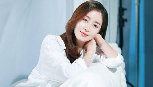 Kim Tae Hee U40 giữ nhan sắc trẻ trung gợi cảm 