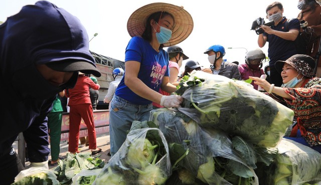 SARS-CoV-2 có lây lan qua thực phẩm, hàng hoá không?