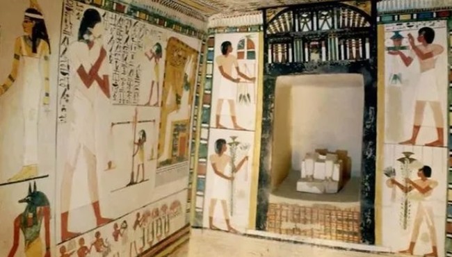 Vị Pharaoh nào “có thể nhìn thấy vùng đất của các vị thần“?