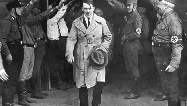 Trùm phát xít Hitler đã gửi mật lệnh giải cứu bạn thân Mussolini như nào?