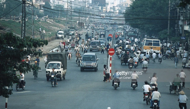 Phó nháy người Anh đã lưu lại một Hà Nội năm 1996 cực mộc mạc