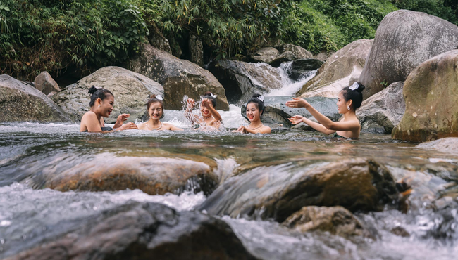 Những mỹ nữ Thái bờ vai trắng ngần, vồng ngực đầy căng tràn sức sống